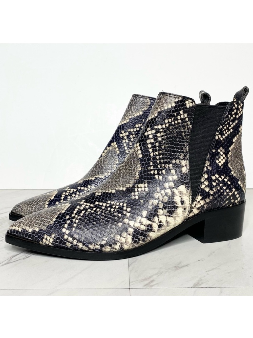 New! Marc Fisher Yale Snakeskin Bootie 6M